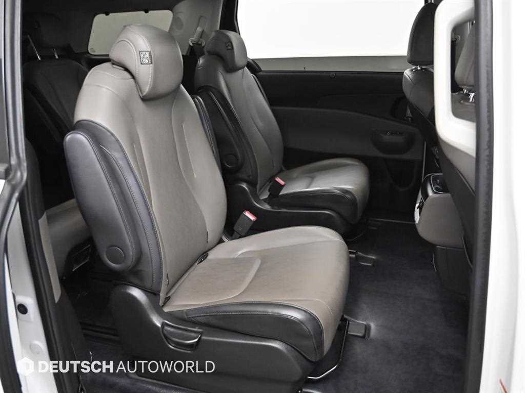 KIA Carnival - Vista 12