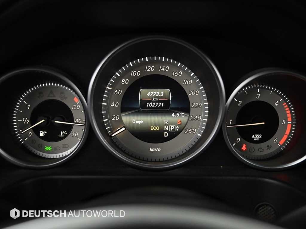 Mercedes Benz E class - Vista 8