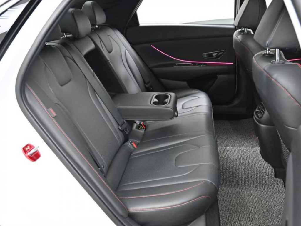 HYUNDAI Avante - Vista 12