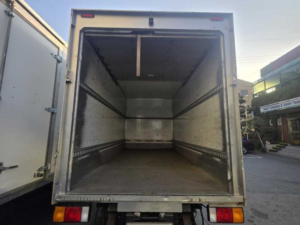 medium and large cargo truck - Vista 4