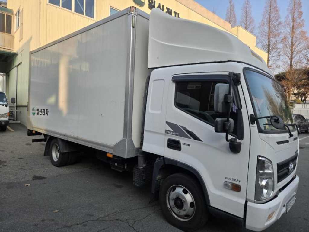 medium and large cargo truck - Vista 3