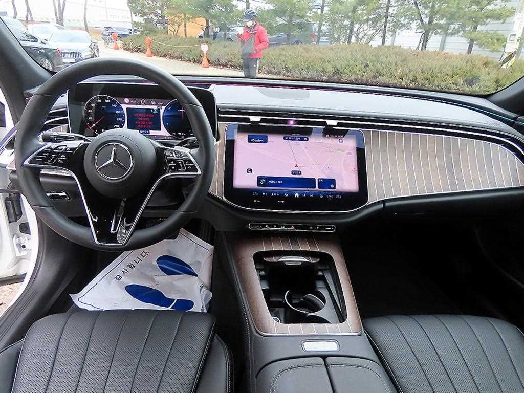 Mercedes Benz E class - Vista 7