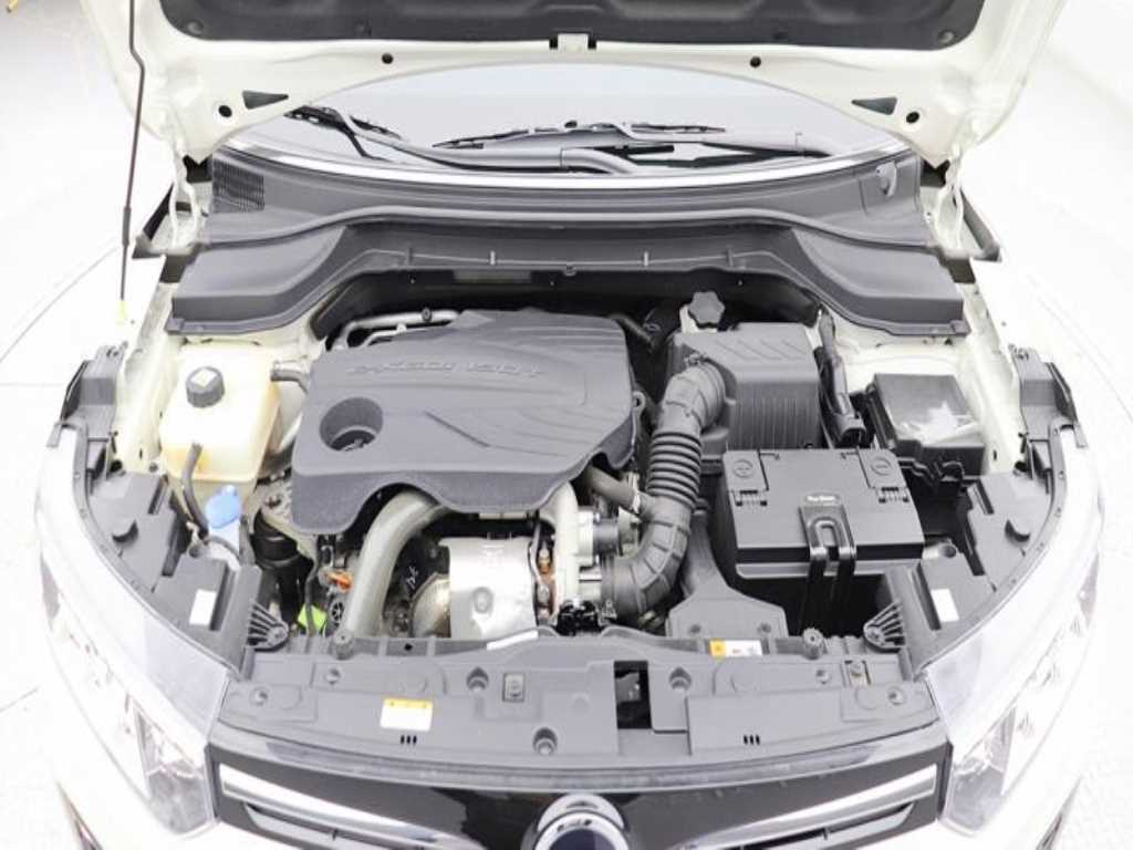 Ssangyong Tivoli - Vista 9