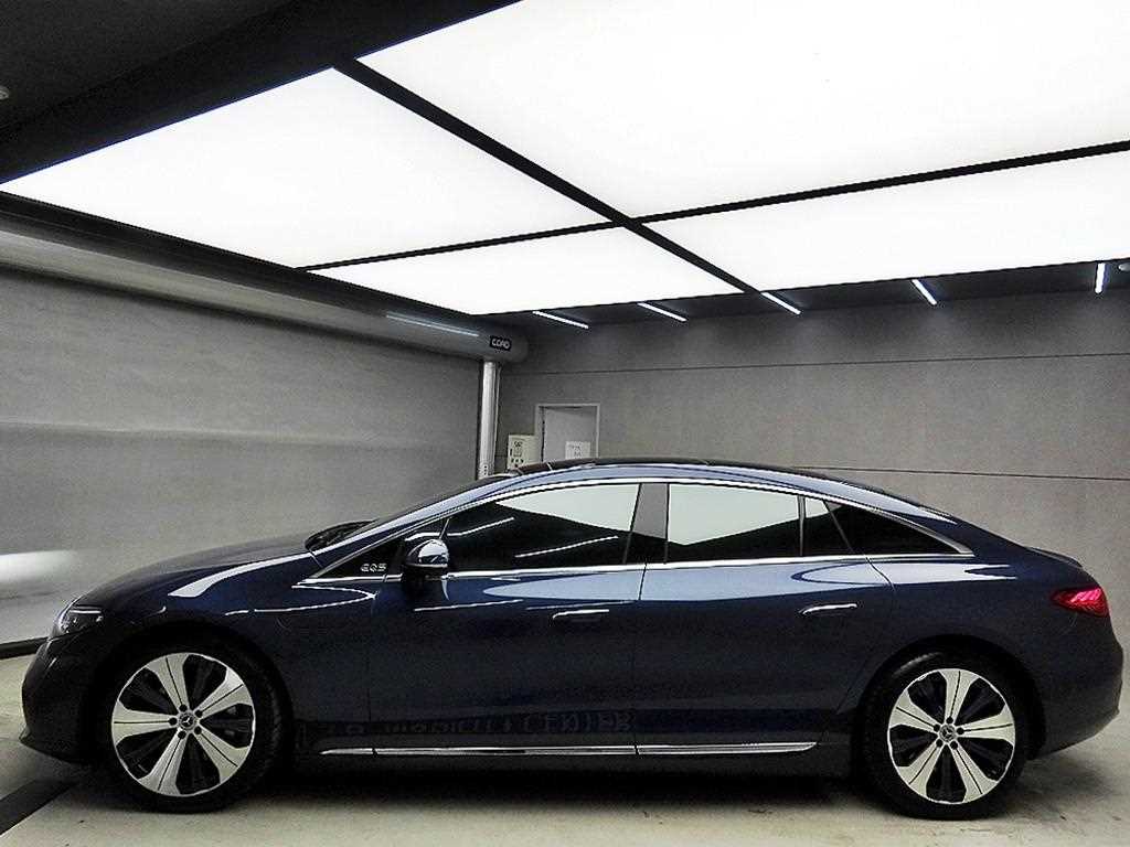 Mercedes Benz EQE - Vista 4