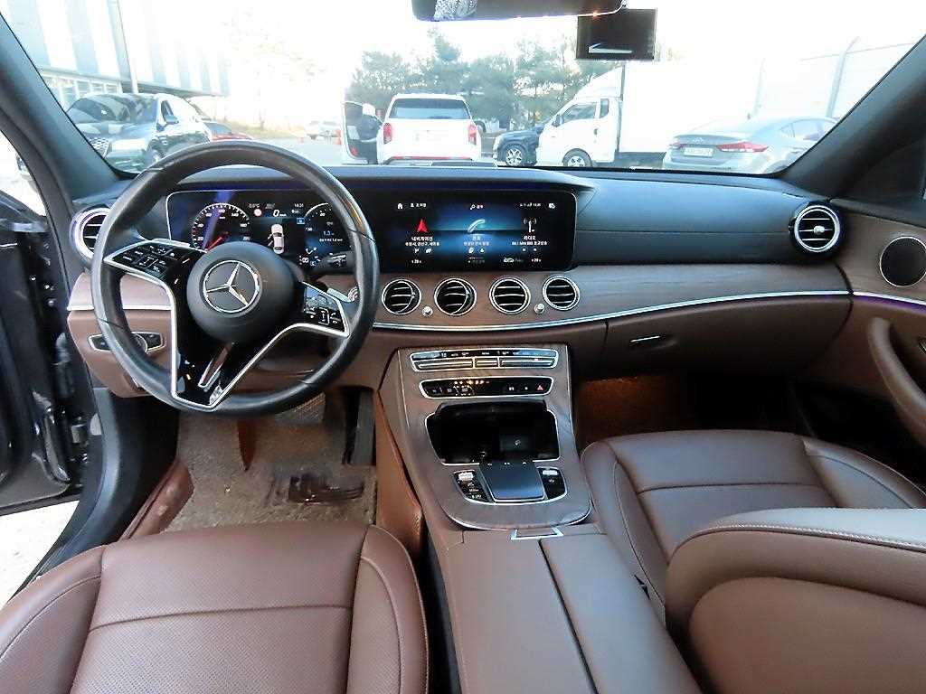 Mercedes Benz E class - Vista 7