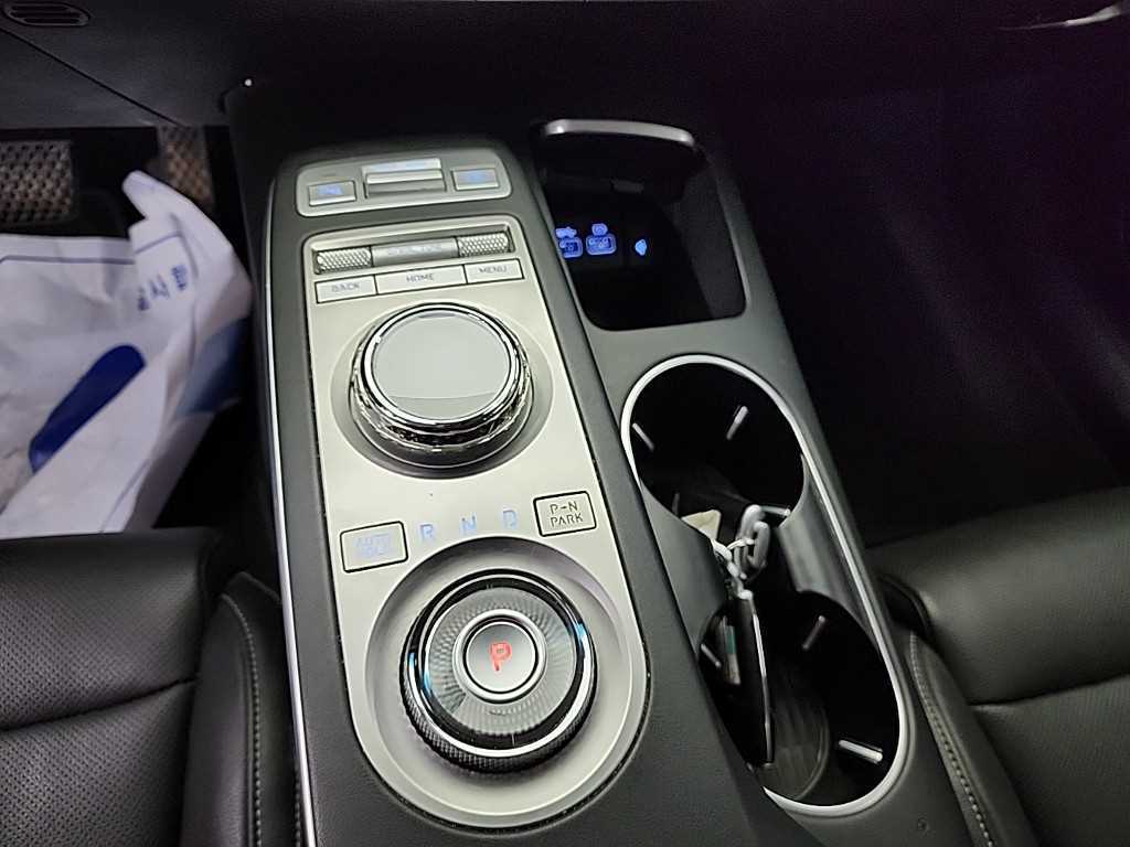 Genesis GV70 - Vista 8