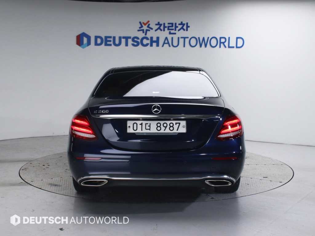 Mercedes Benz E class - Vista 4