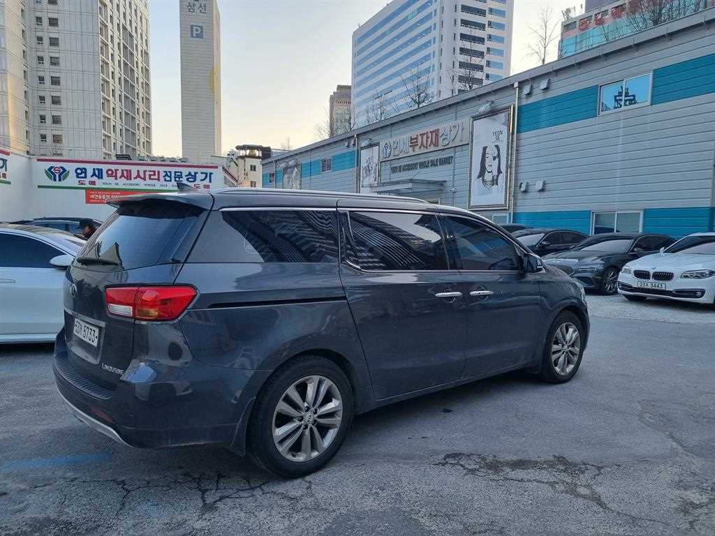 KIA Carnival - Vista 2