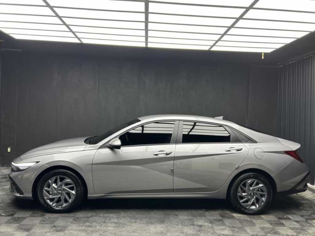 HYUNDAI Avante - Vista 4