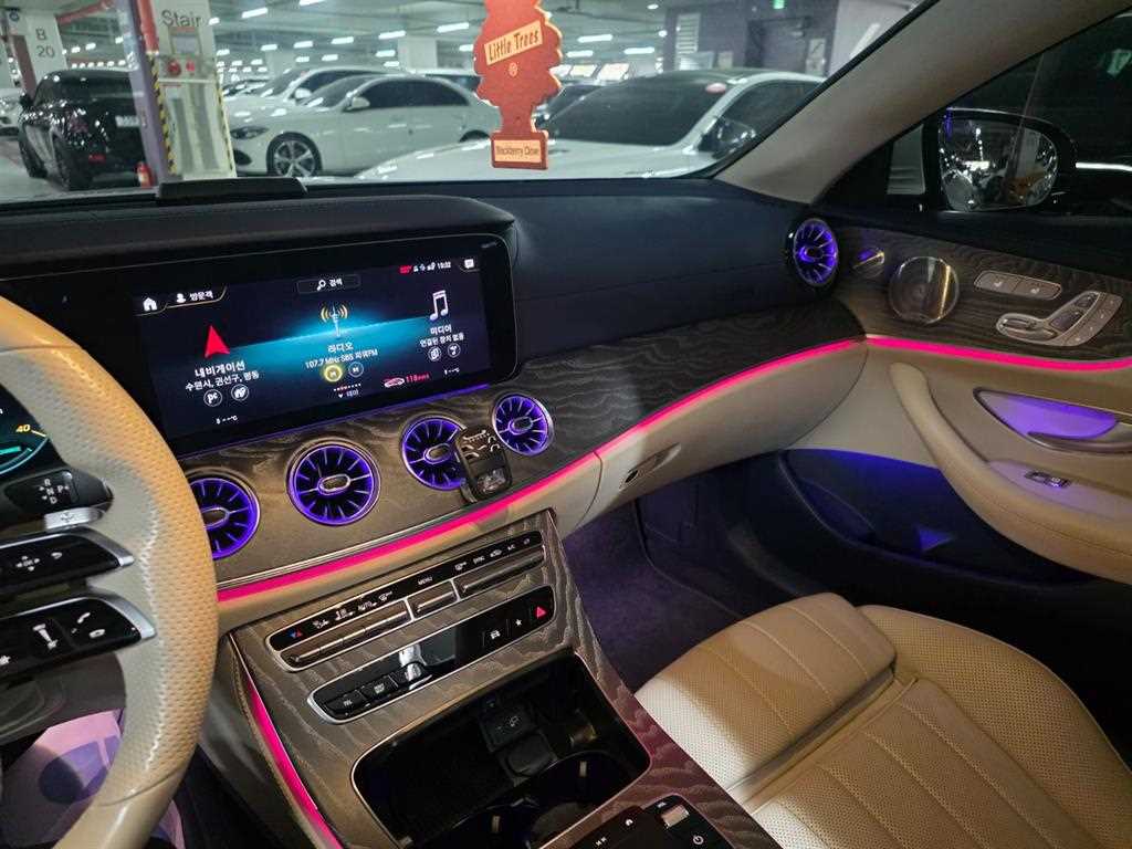 Mercedes Benz E class - Vista 12