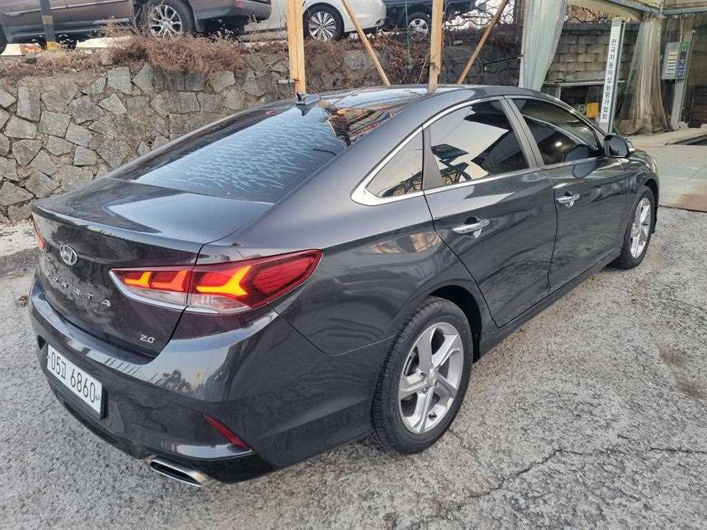 HYUNDAI Sonata - Vista 4