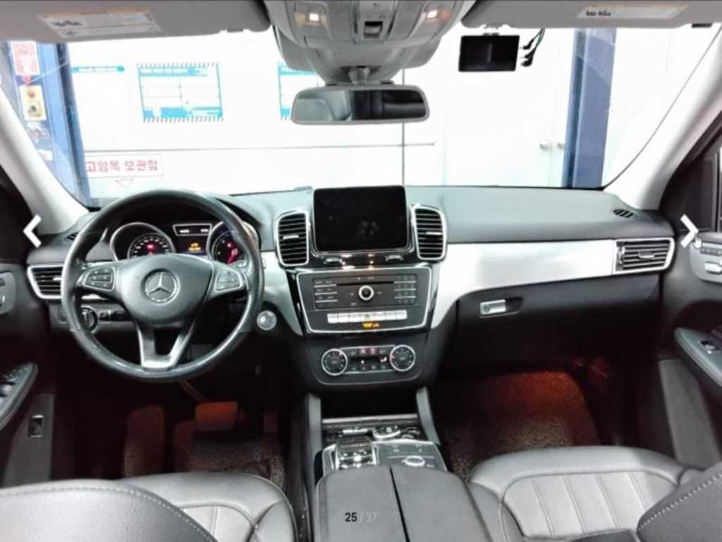 Mercedes Benz GLE Class - Vista 6