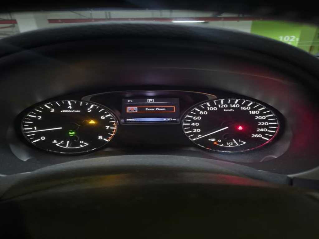 Nissan Altima - Vista 9