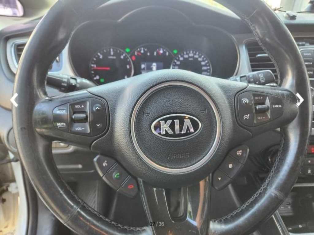 KIA Carens - Vista 8