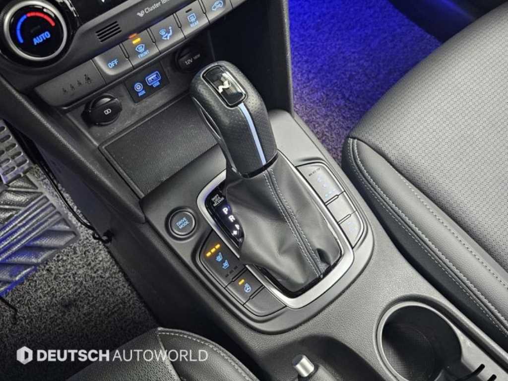 HYUNDAI Kona - Vista 10