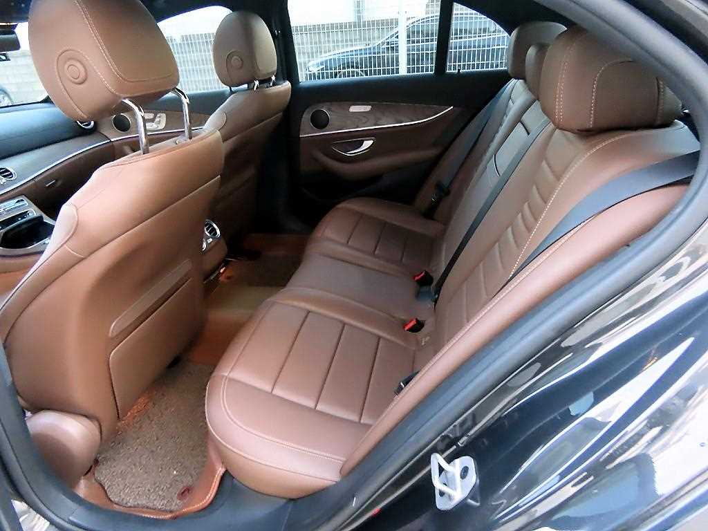 Mercedes Benz E class - Vista 6