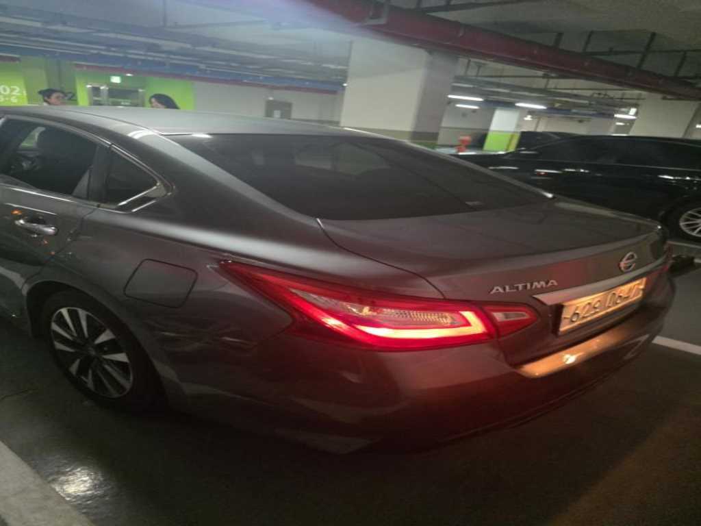 Nissan Altima - Vista 5