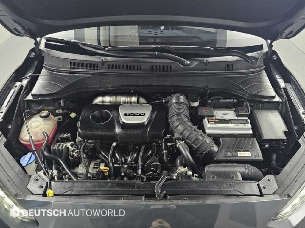 HYUNDAI Kona - Vista 7