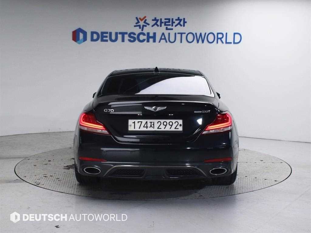 Genesis G70 - Vista 4