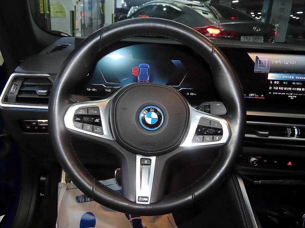 BMW i4 - Vista 8