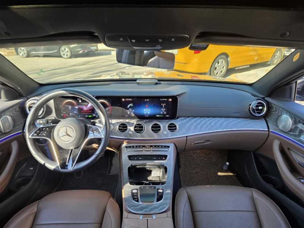 Mercedes Benz E class - Vista 8