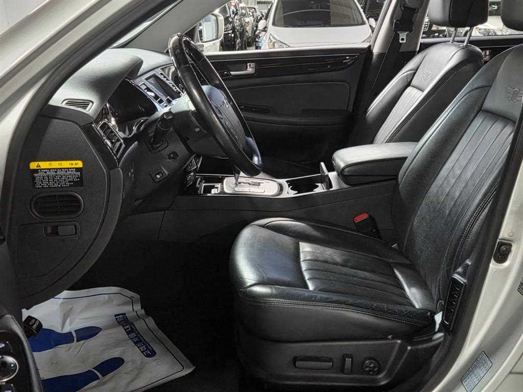 HYUNDAI Genesis - Vista 10