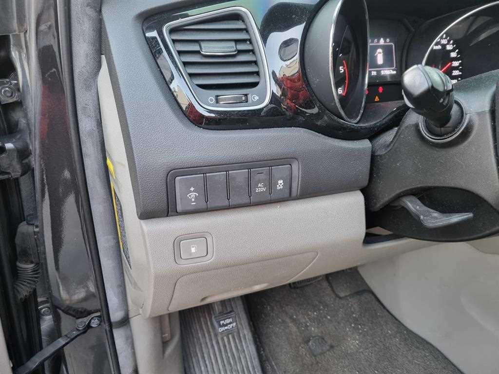 KIA Carnival - Vista 11