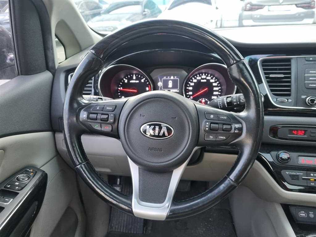 KIA Carnival - Vista 12