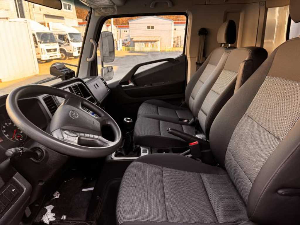 medium and large cargo truck - Vista 4