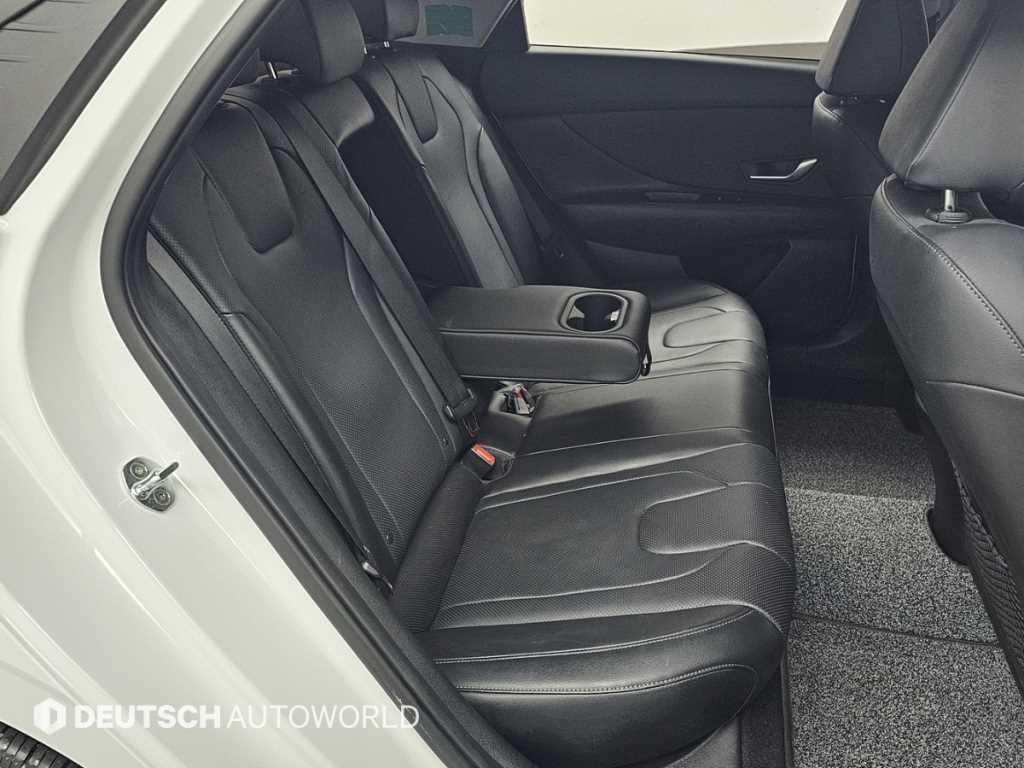 HYUNDAI Avante - Vista 12