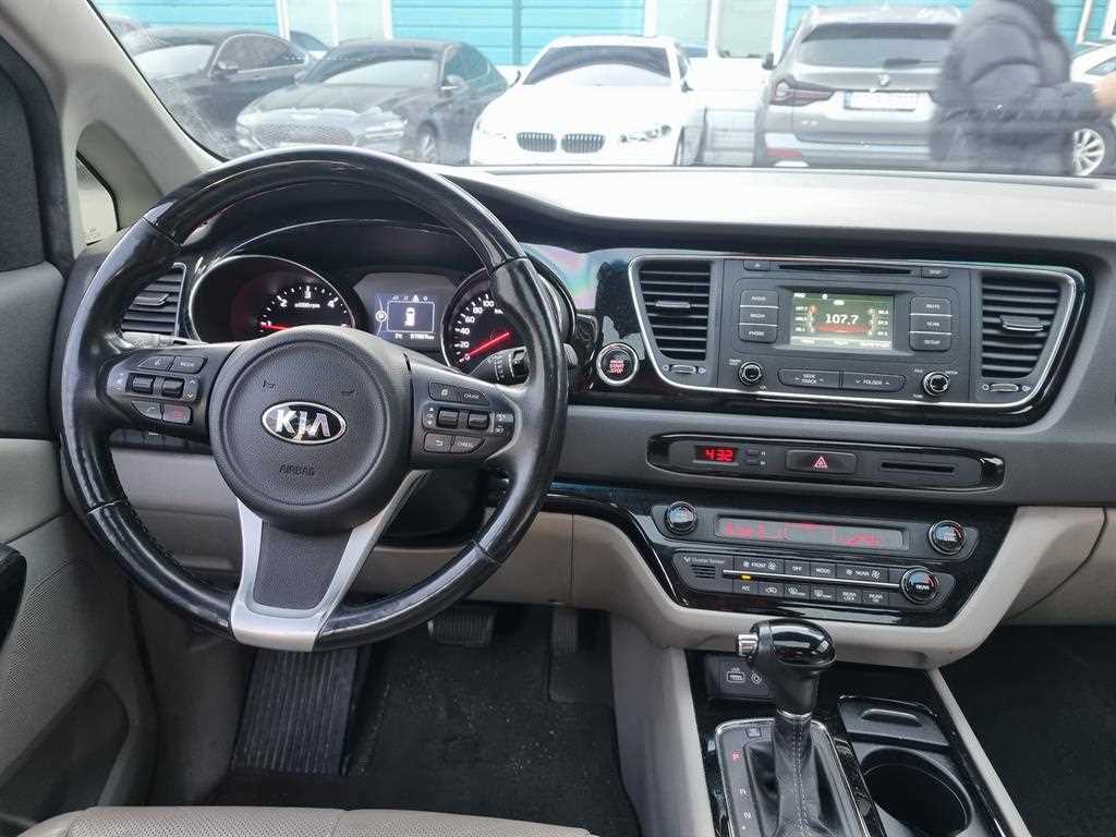 KIA Carnival - Vista 7