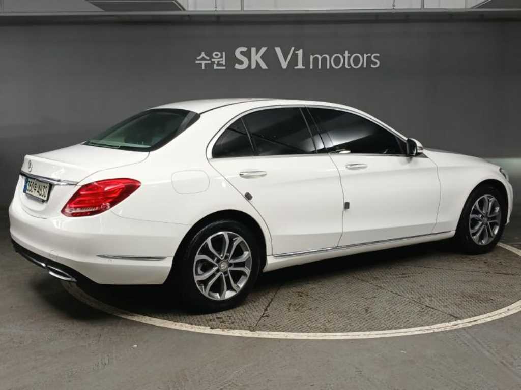 Mercedes Benz C Class - Vista 4