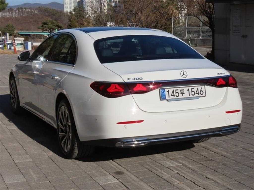 Mercedes Benz E class - Vista 4