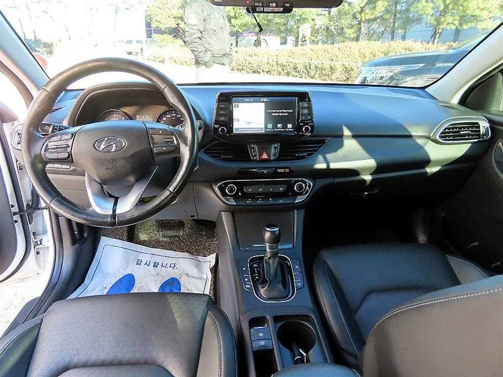HYUNDAI i30 - Vista 7