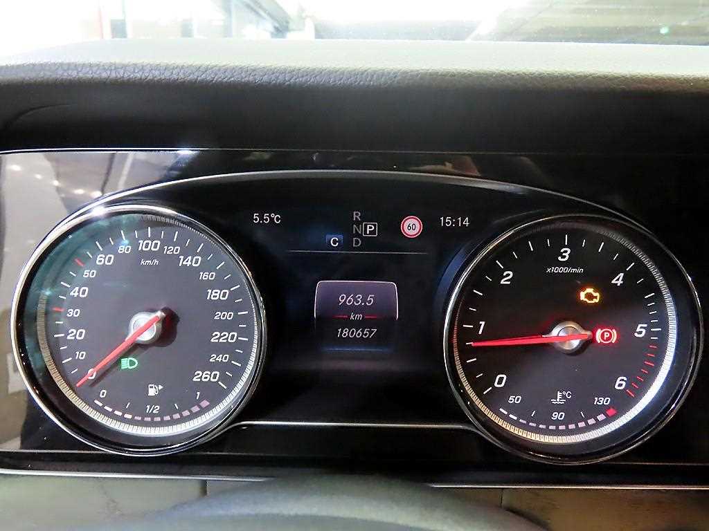 Mercedes Benz E class - Vista 9