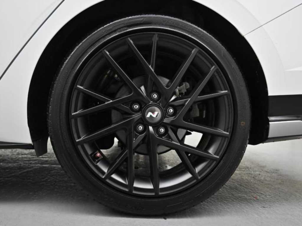 HYUNDAI Avante - Vista 5