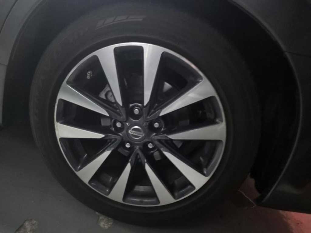 Nissan Altima - Vista 6