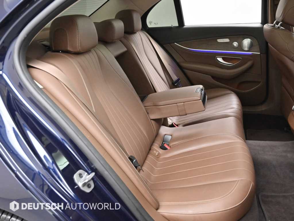 Mercedes Benz E class - Vista 12