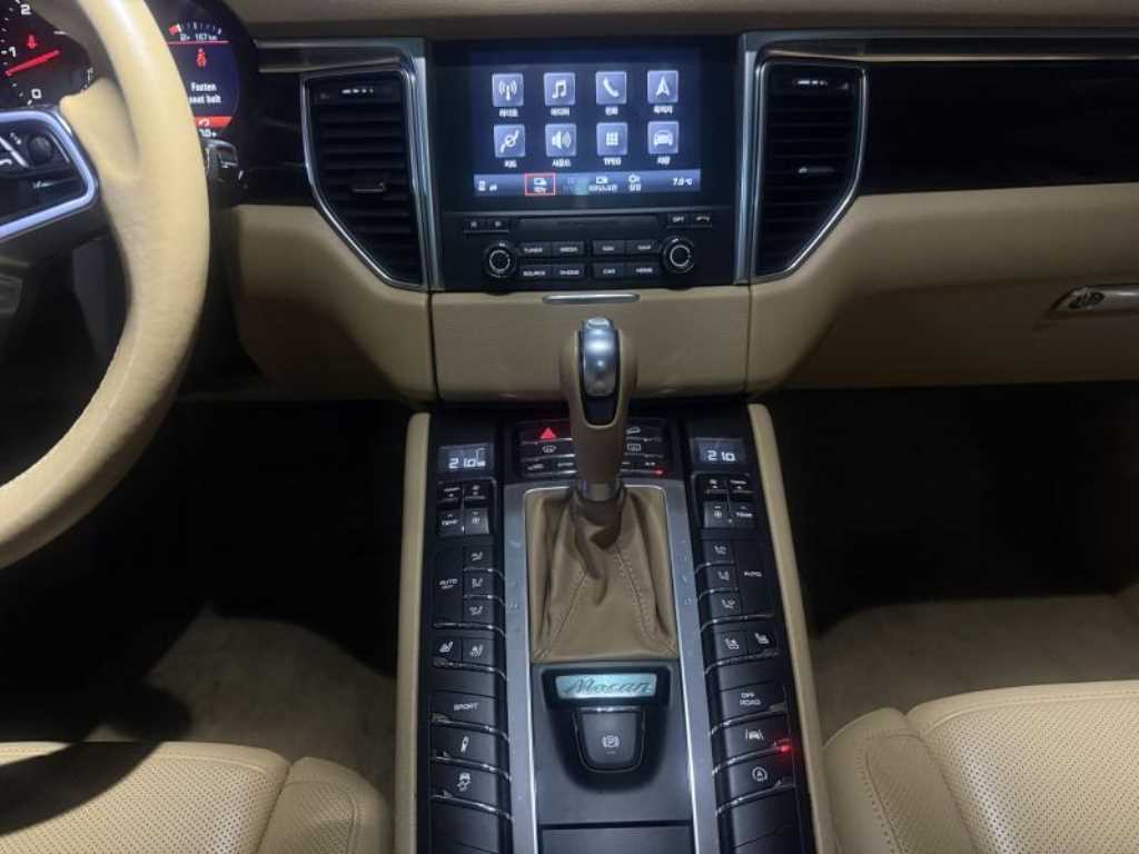 Porsche Macan - Vista 10