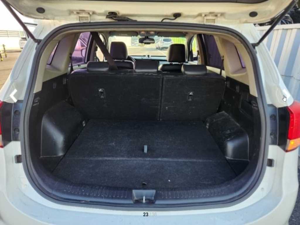 KIA Carens - Vista 6