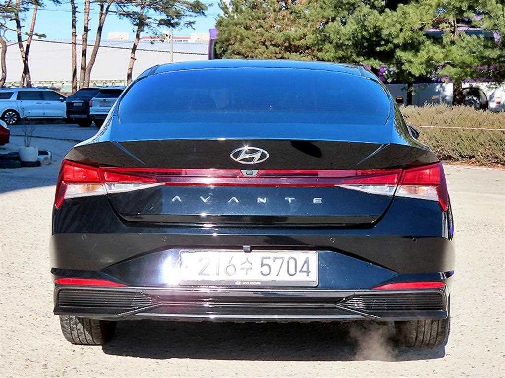 HYUNDAI Avante - Vista 4