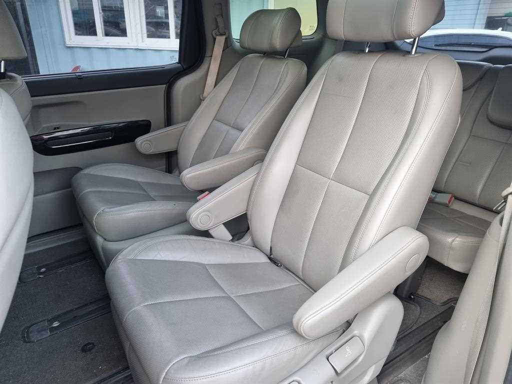 KIA Carnival - Vista 9