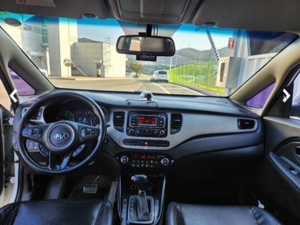 KIA Carens - Vista 7