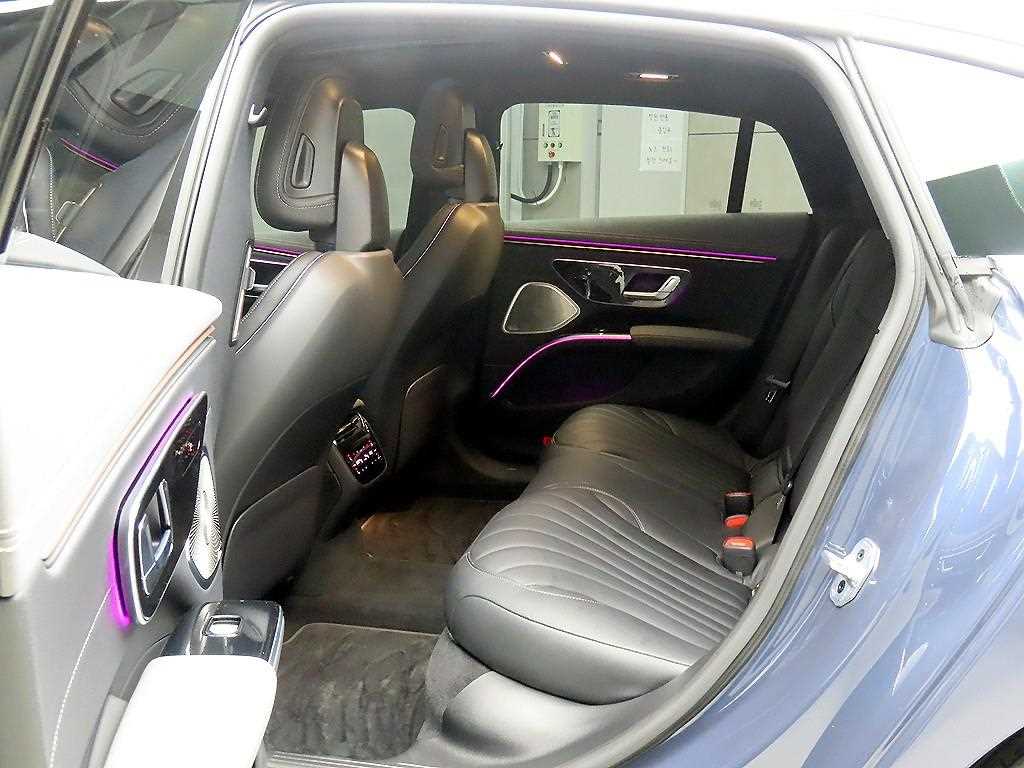 Mercedes Benz EQE - Vista 6