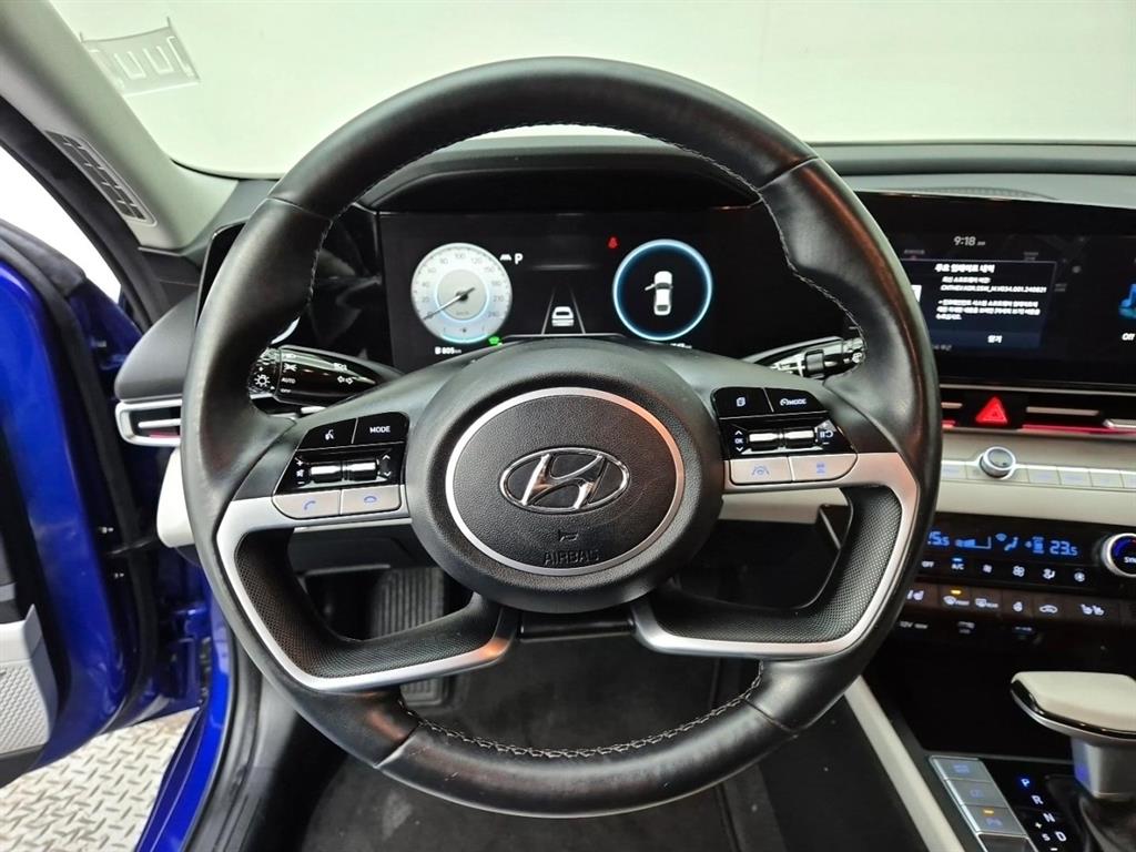 HYUNDAI Avante - Vista 9