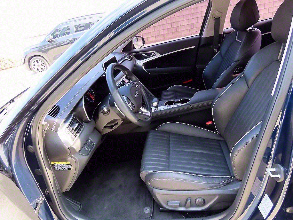 Genesis G70 - Vista 5