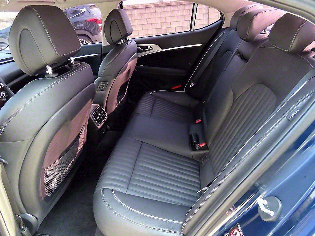 Genesis G70 - Vista 6