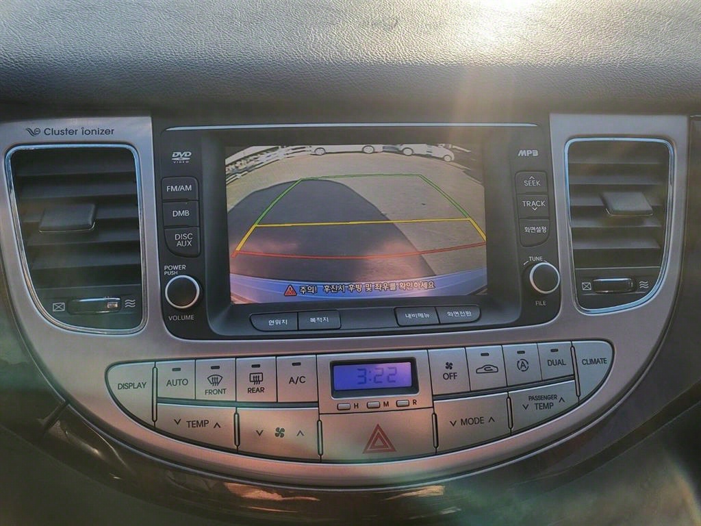 HYUNDAI Genesis - Vista 10