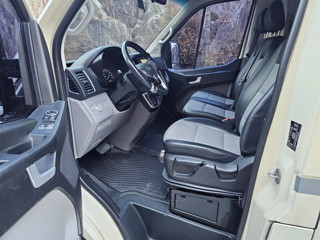 HYUNDAI Solati - Vista 9