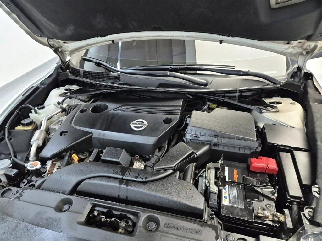 Nissan Altima - Vista 6